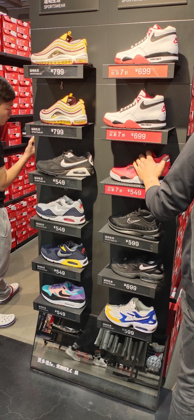 今天开始入住头条啦，小夏未来的日子带你开启奥莱折扣之旅。