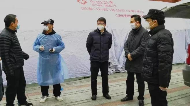 援鄂医护表白民警,硬核圈粉小护姐表白汉警小哥