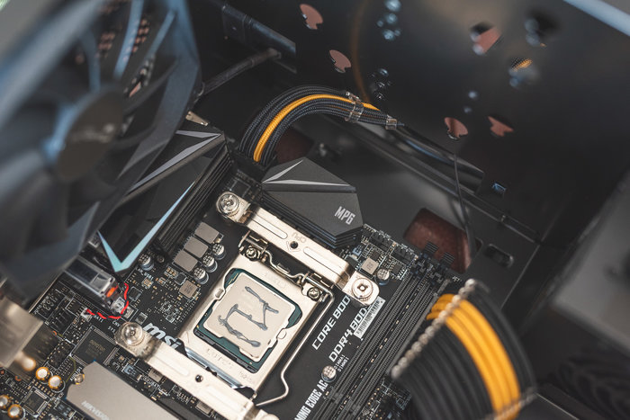 itx顶级主机配置,能提着走的电脑主机