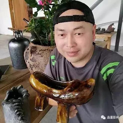 走遍中国的“寻鞋哥”来了!这回居然换上“军乐造”