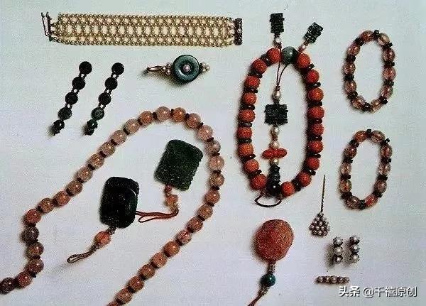 溥仪从紫禁城偷出400件宝贝!这件翡翠,据说都赶上马云身价了