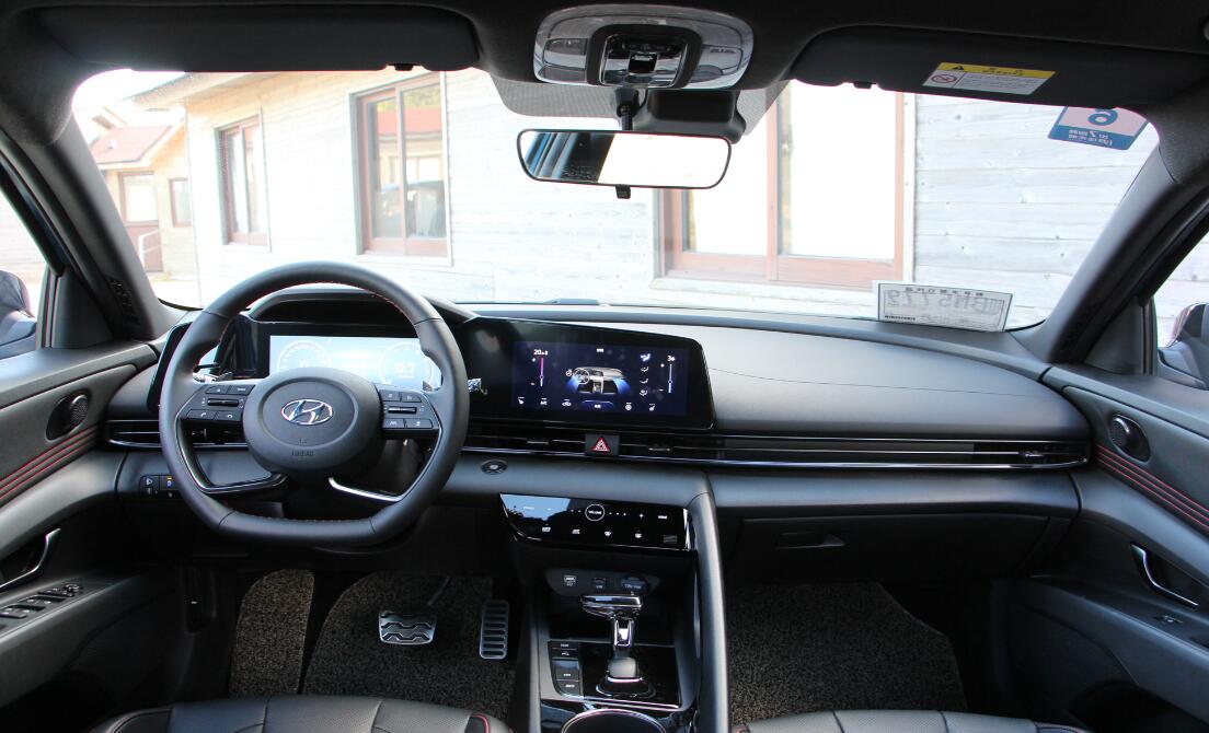 新款现代伊兰特深度体验,好开省油a级车