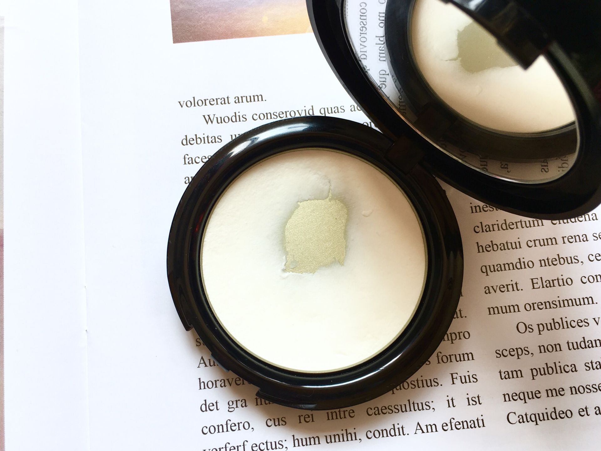 出门旅行必备化妆包,出门旅行的化妆包都带了什么