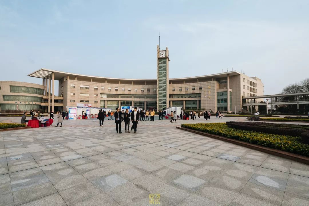 自从藏龙岛有了南延线,我就再没羡慕过别人家的学校!