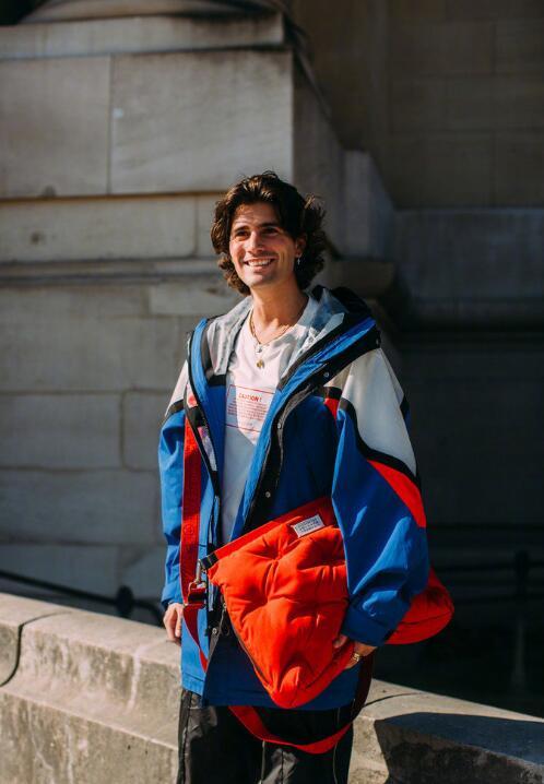 可携带的枕头,最近很火的枕头包夏天百搭