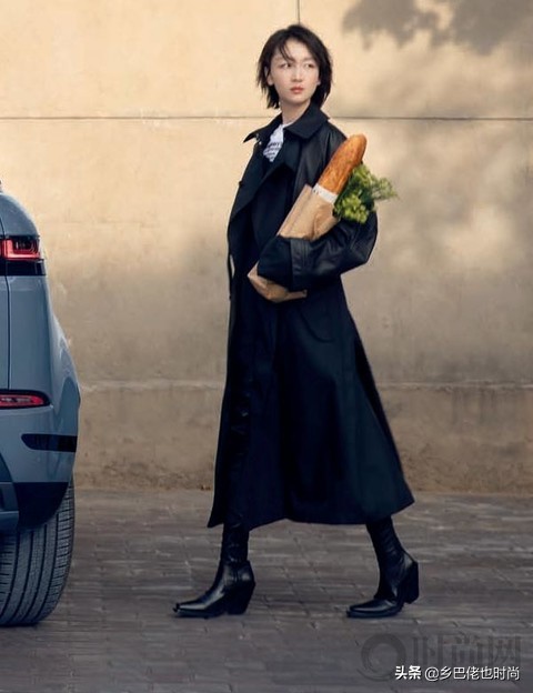 周冬雨被热议,周冬雨刚出道和张艺谋一起采访