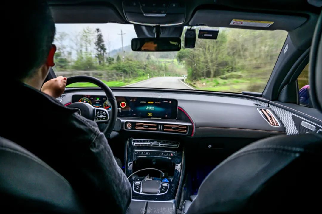 奔驰eqc400好还是350好,奔驰eqc400实际续航是多少