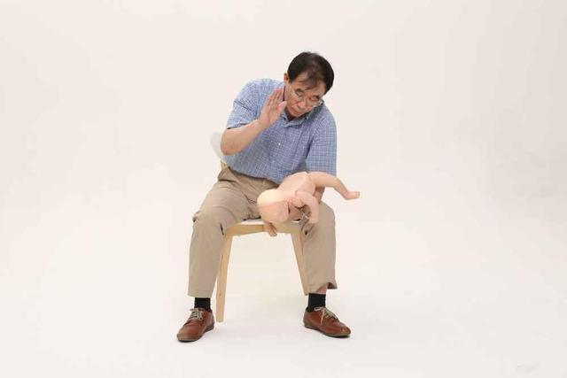 3岁宝宝吃樱桃吞了一个核严重不,小孩吃樱桃卡喉咙视频