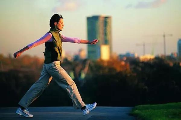 减掉一公斤脂肪需要消耗多少,减掉一公斤脂肪大约减了多少体重