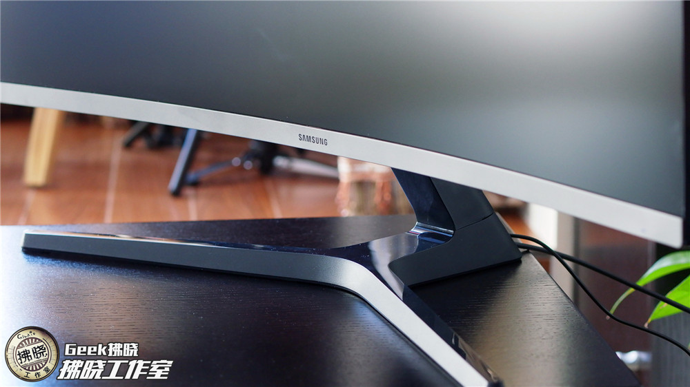 三星屏幕为什么这么强,三星显示器曲面屏和直面屏哪个好