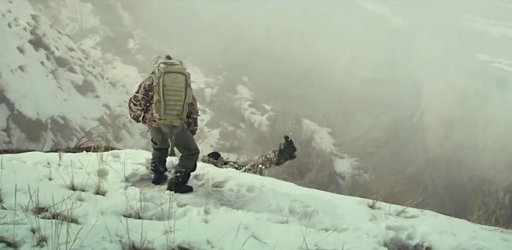 75岁老头被狼群追杀徒手大战狼群,放羊老汉遭遇狼群