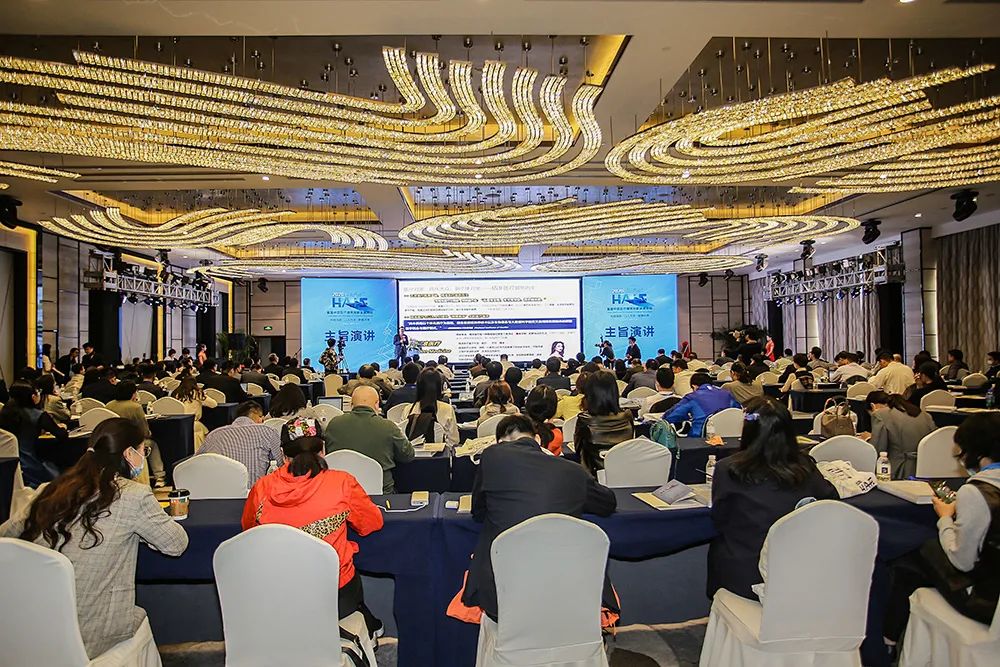 李忠：用钢笔记录粉笔