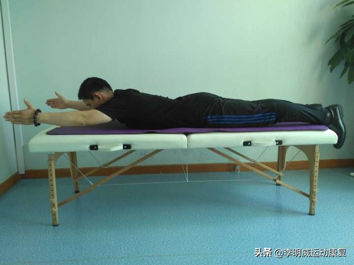 床上小燕飞锻炼颈椎,为何锻炼小燕飞腰还疼