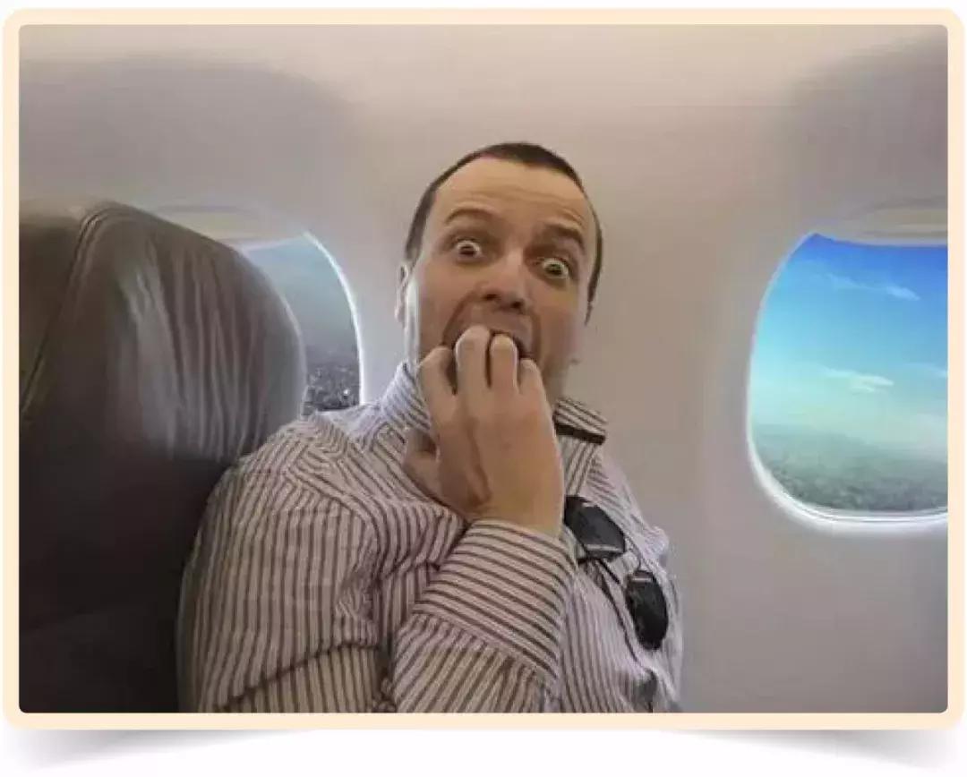 空姐在飞机上的坐姿,空姐坐飞机的奇葩经历