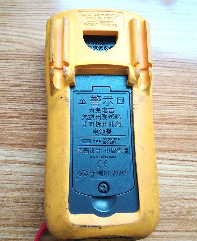 为何美国FLUKE15B比国产万用表耐用？拆机一看，你就明白了