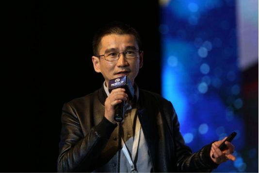 他曾是街头混混,靠卖零食身家120亿,如今利润不济拟开公司卖狗粮