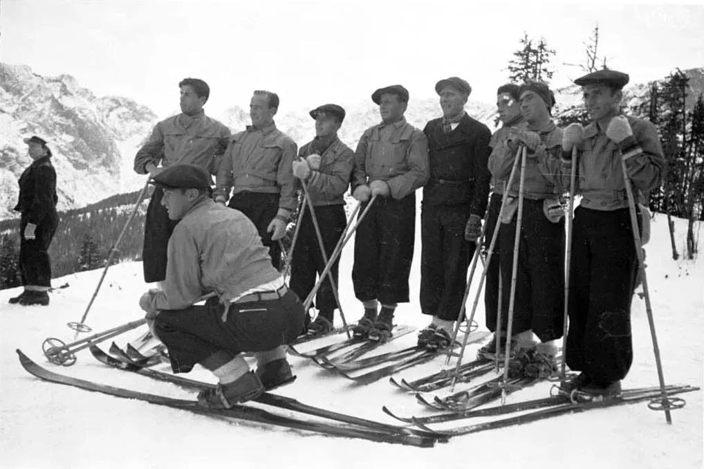 02年冬奥会会徽没有展示的元素,历届冬奥会冬残奥会会徽