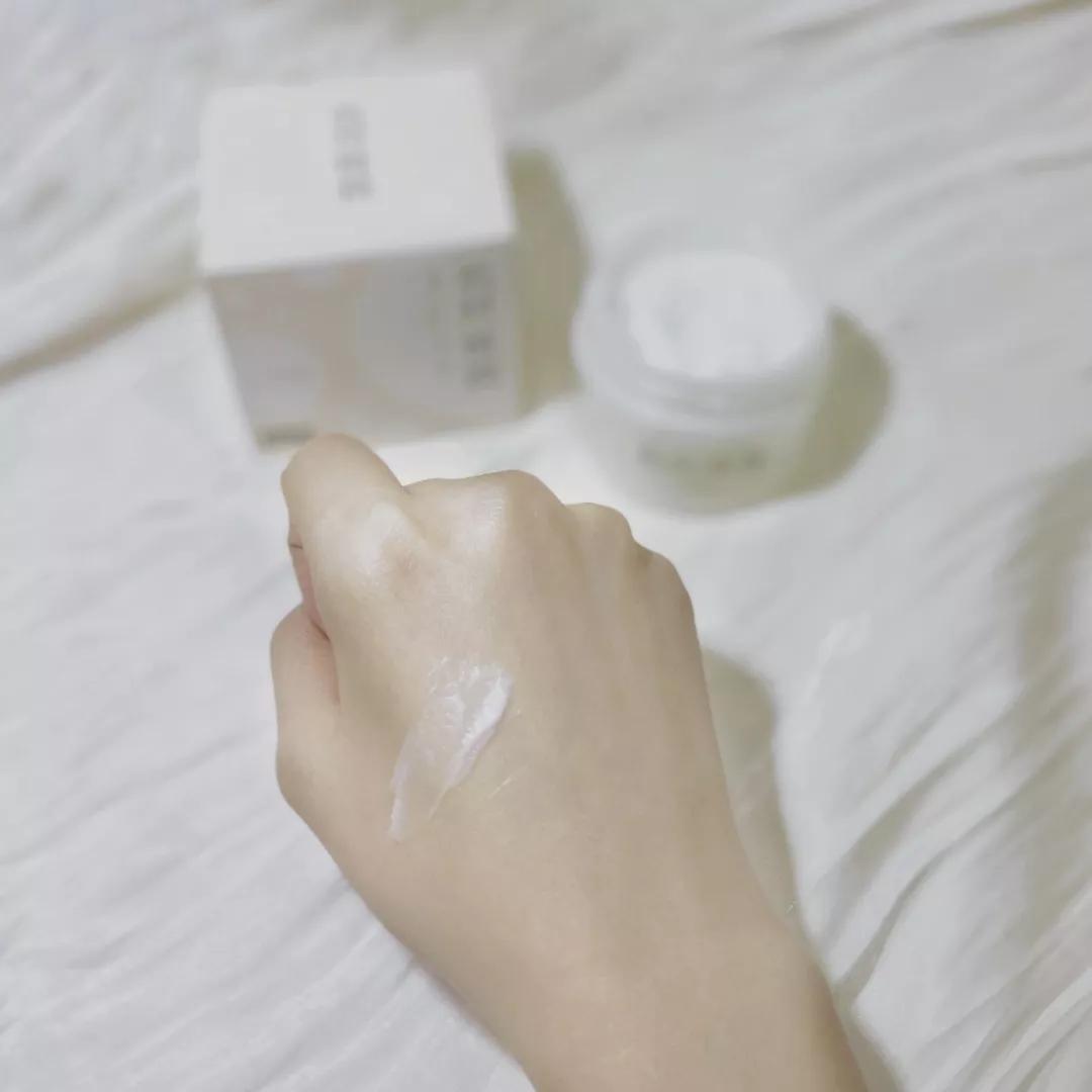 细纹已经开始向你宣战!赶紧pick好你的第一瓶抗初老产品