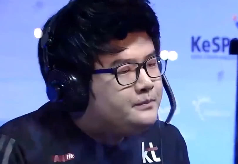 faker和岳伦再次solo劫起风了,faker劫vs岳伦二战完整版