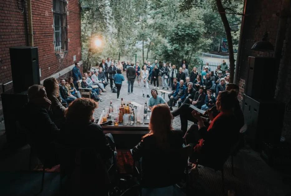 贫穷且性感，解锁“亚文化之都”的小众体验