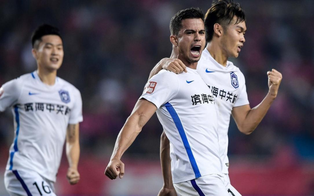 斯威vs上港最新比分,上港对泰达实况