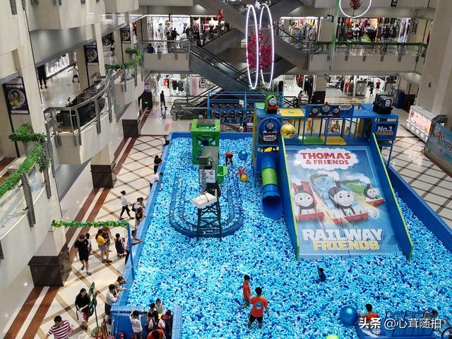 随拍转型后的百荣,店主问:你打算拿多少货?我说我只买一件