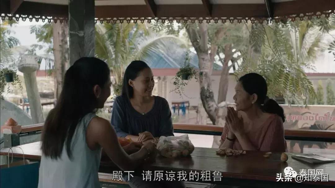 被士兵“上身”的年轻女巫，为何要去舔舐老女人伤痕累累的大腿？