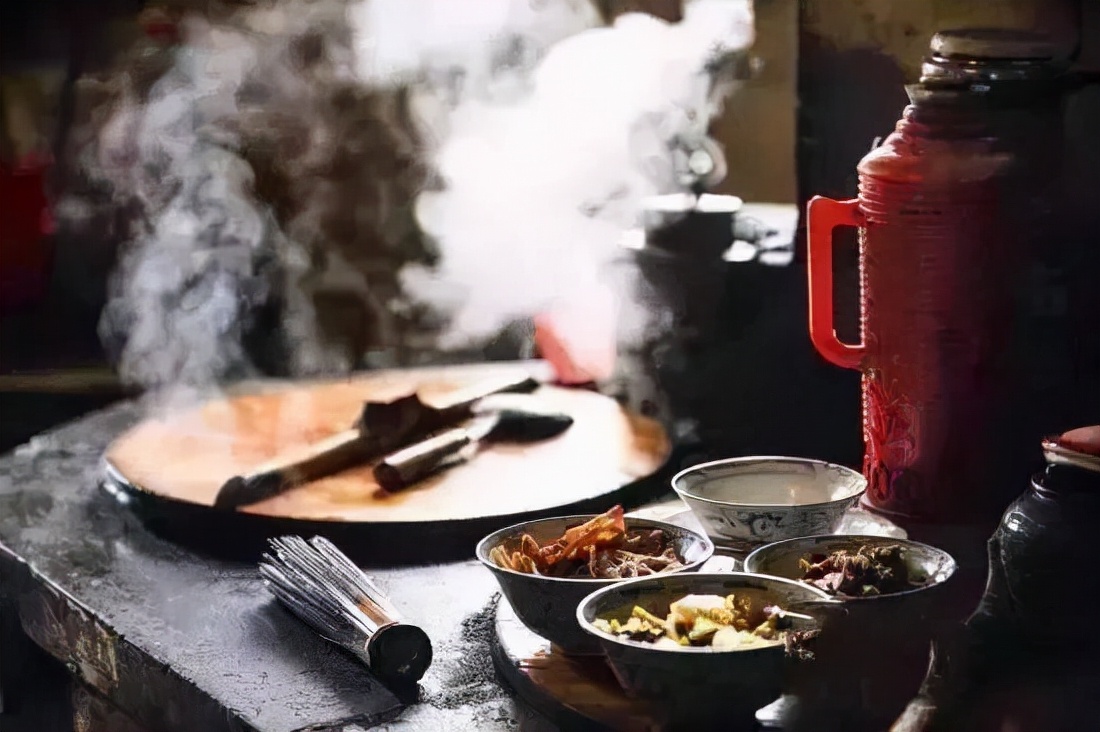 传统酿酒天锅木甑怎么能酿出酒,纯粮固态白酒和液态发酵的工艺