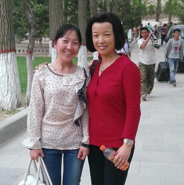 从央视主持人，到23年只饰演周总理夫人，黄薇因4次意外改变命运