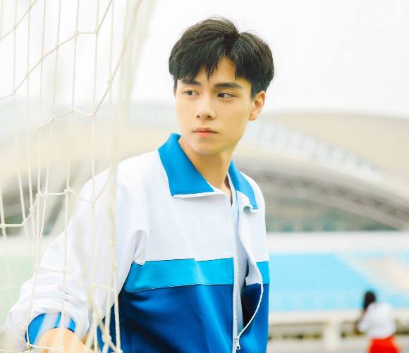 初中男生自认为很酷的3个行为,盘点男生自以为很帅的动作