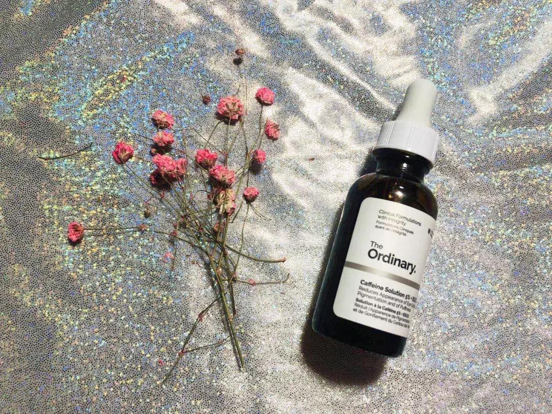 晚上睡觉前涂很多护肤品好吗,晚上必须睡前涂护肤品吗