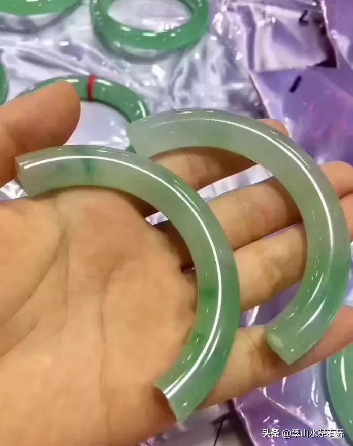 翡翠手镯取不下来怎么弄成两半,翡翠手镯取不下来怎么砸