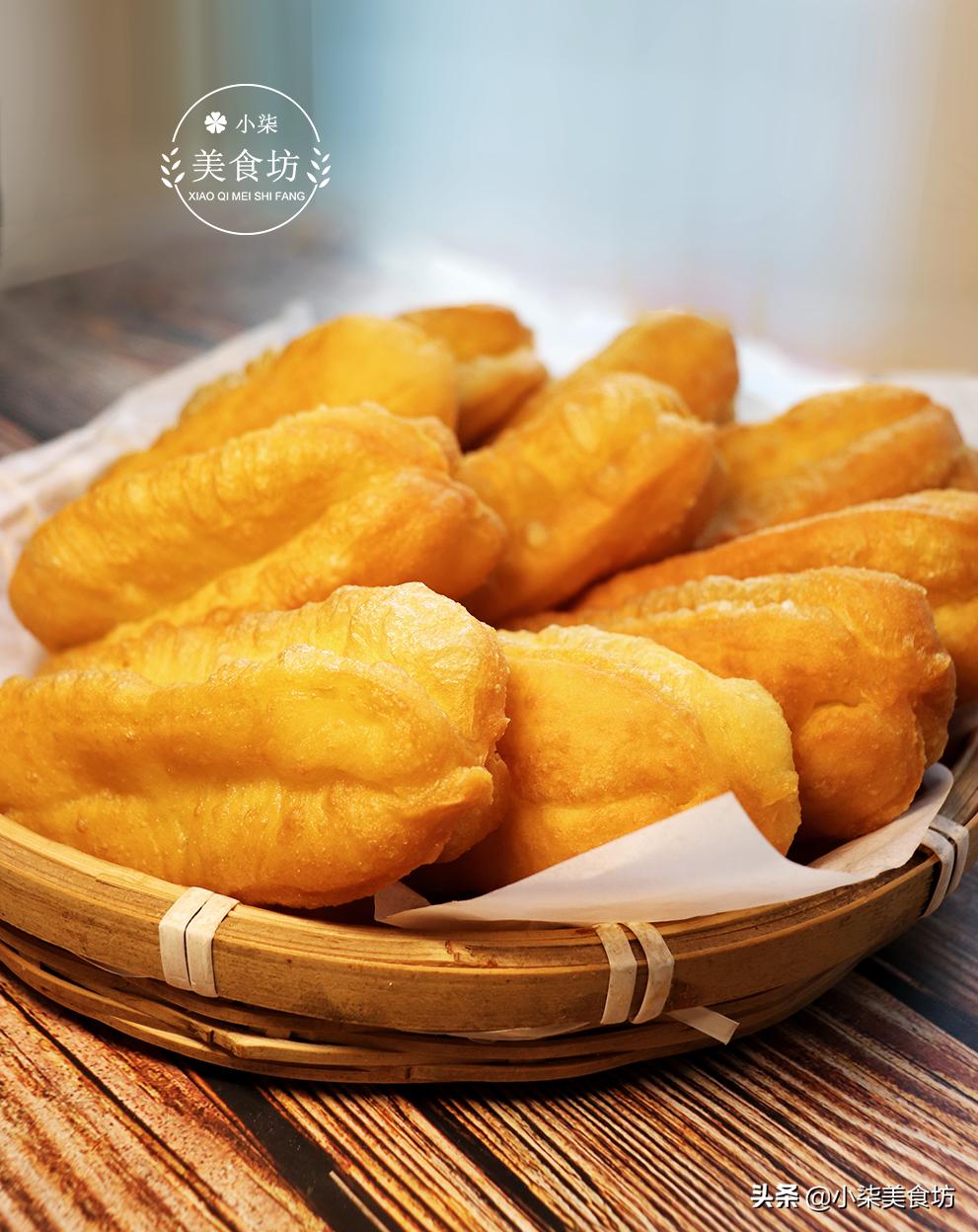 油条当天怎么炸出来又软又蓬松,油条不用泡打粉怎么做酥脆松软