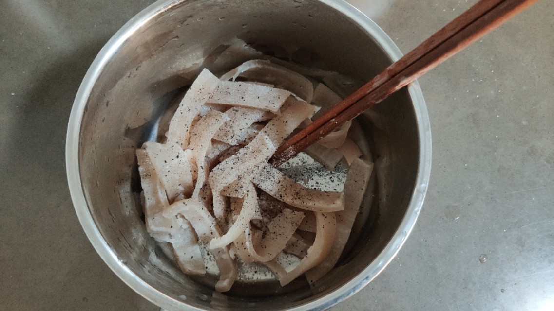 做猪皮冻猪皮太硬了怎么处理,猪皮除了做猪皮冻还有啥做法