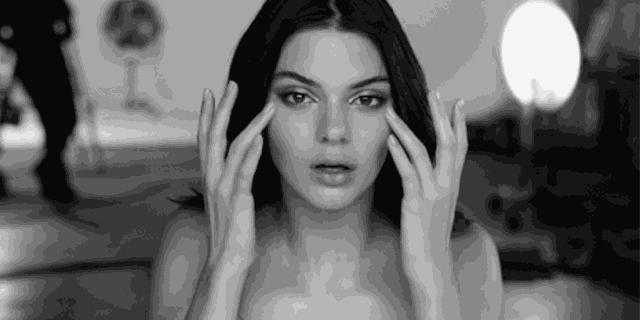 张韶涵护肤三周养皮,燕窝水漾嫩肤精华面膜包文婧