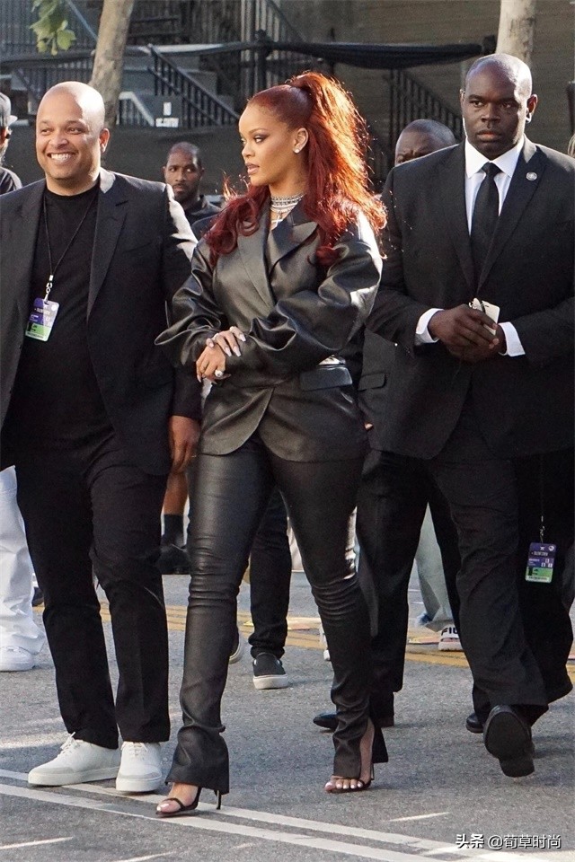 皮衣皮裤哈伦裤套装,哈干区蕾哈娜皮衣穿搭