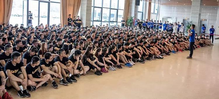 健身圈的蓝翔！私教第一股「曲线借壳」山鼎设计？