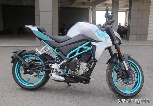 为什么这么多年轻人玩摩托车,为什么玩摩托车的人越玩越大排量