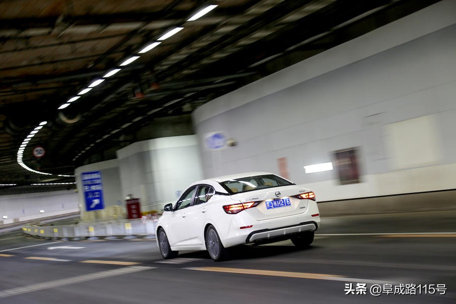 将朗逸赶下神坛自吸+CVT的佛系新轩逸躺着也能当第一