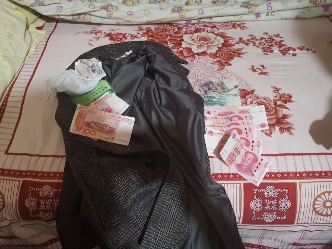 教育整顿·治庸·安边│七旬老人山中拾菌子维持生计女子却用*币假**将菌子买走