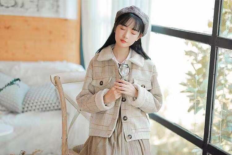 格子大衣长款穿搭女秋冬,黑色大衣这样穿打破秋冬沉闷感