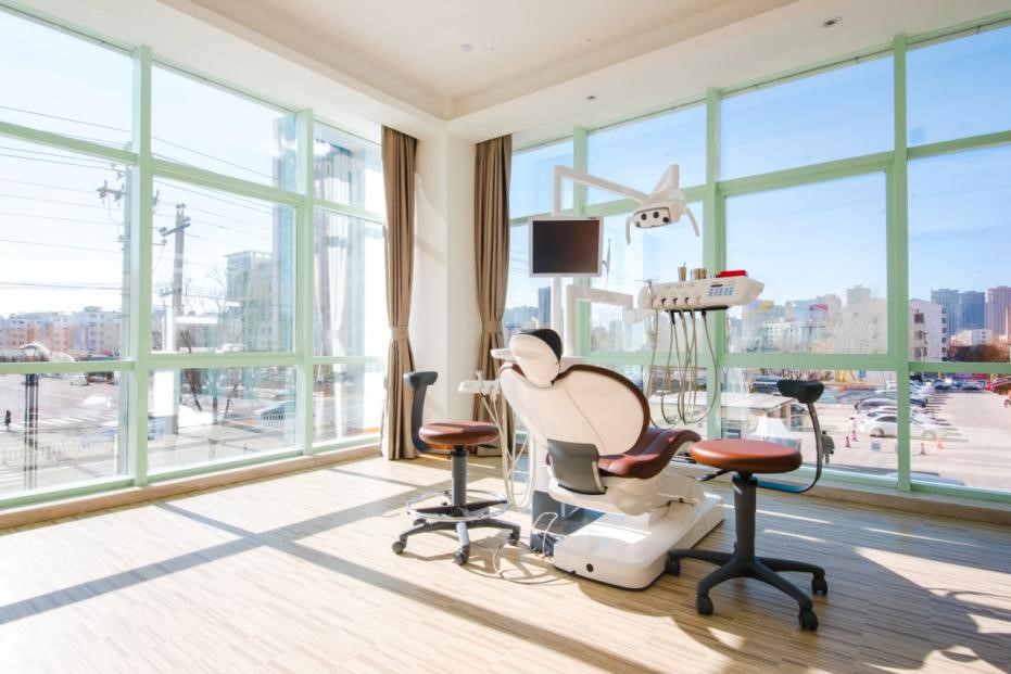 华医正畸中心正式成立、助力全民绽放自信笑容