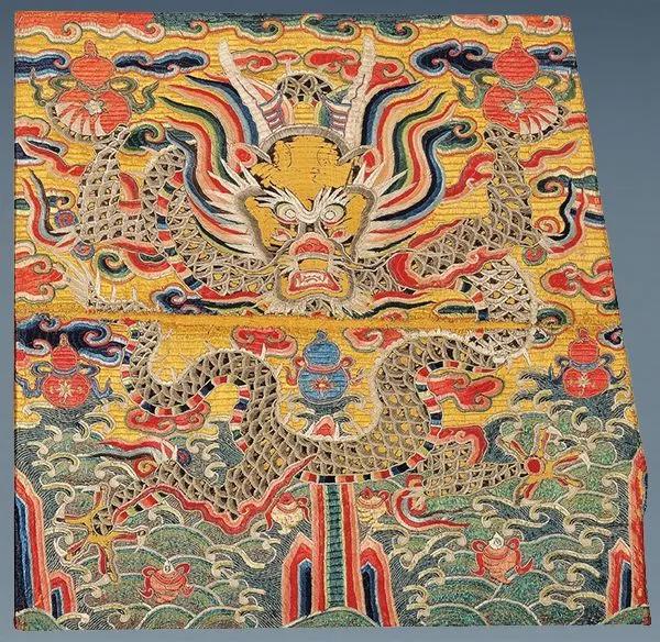 她是真有钱,也是真寂寞