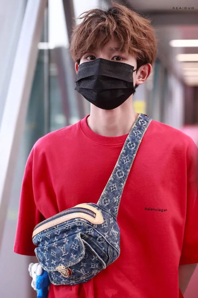 苏明玉开奔驰住楼王房，选包真有点……