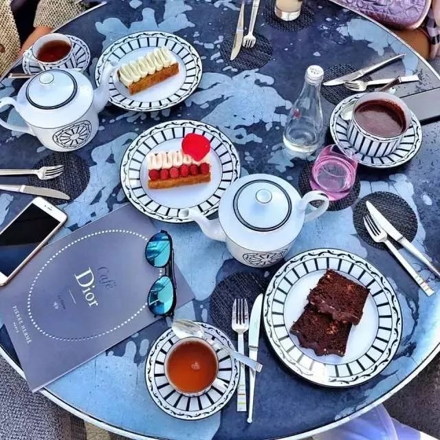 “跨界”这词是近年来不断的话题，连Dior也要开始卖咖啡了？