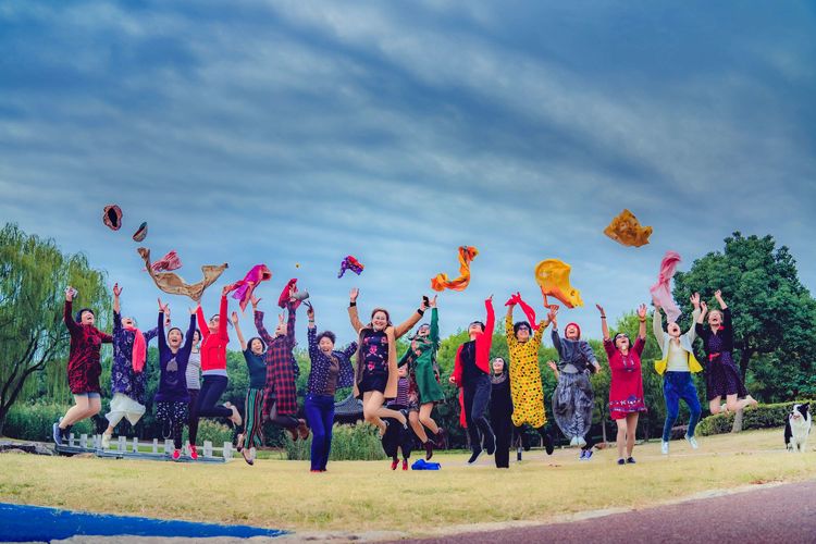 岁月不老我们不散全文,岁月不老我们不散什么意思