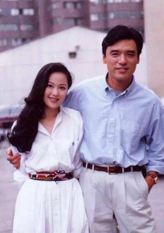 章小蕙破产的原因,章小蕙和钟镇涛现况有联系吗