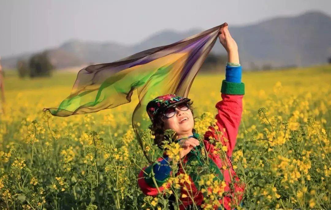 法国女人丝巾精致,法国女人丝巾优雅