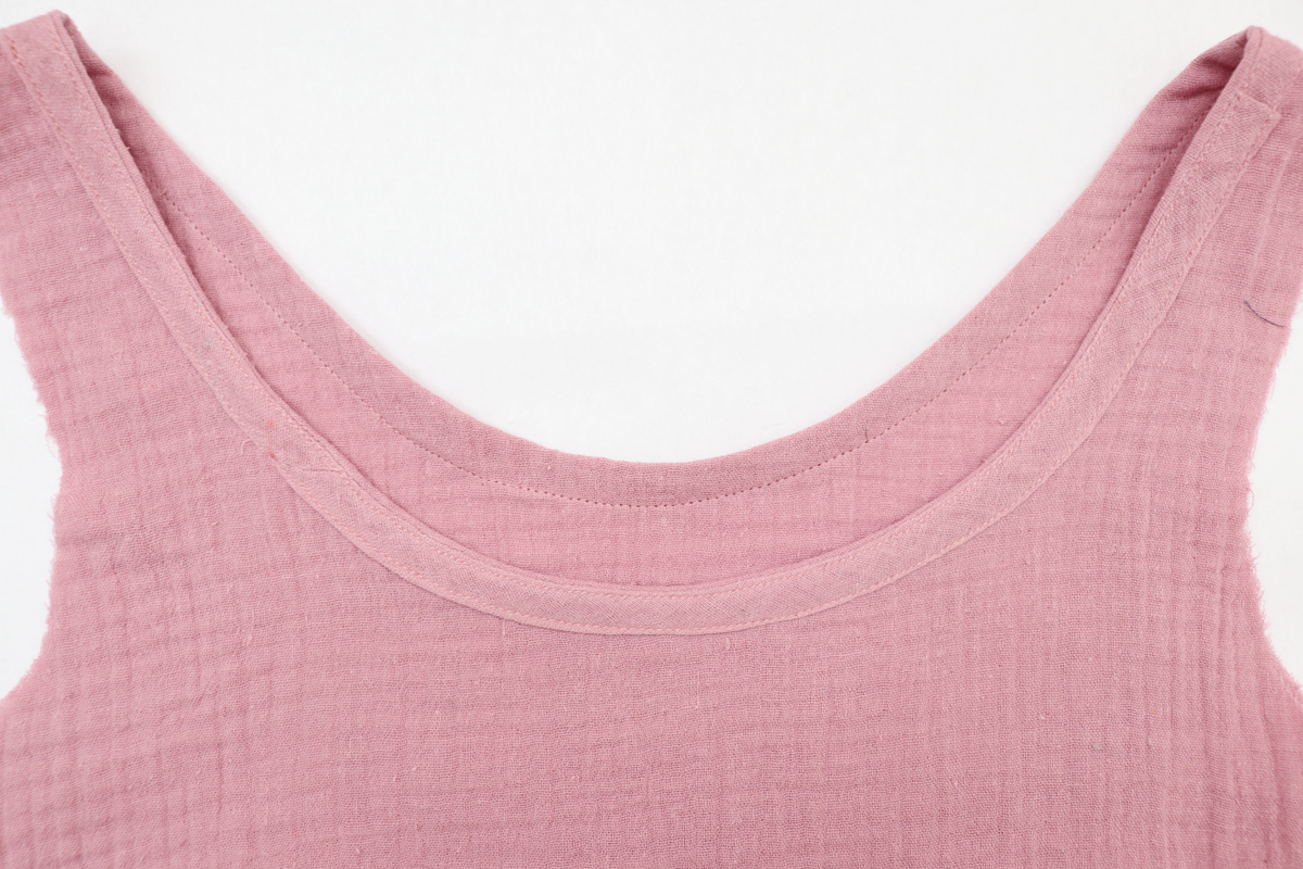 领口和领子的缝合方法,v领领口中间有三针平针缝合方法