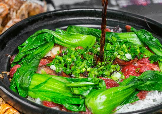 魔都惊现「2层楼小香港」,卖“蹦迪海鲜”!花胶鸡、6头鲍免费送